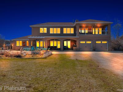 2235 Lakeshore Rd