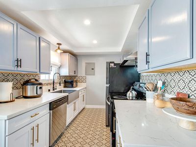 Property at 141 W Hillcrest Blvd APT 2, Inglewood, CA