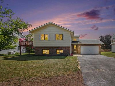 512 College View Dr