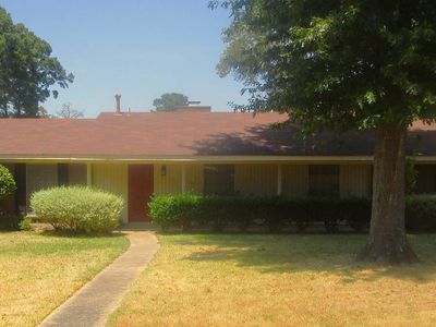 1512 Karen Cir