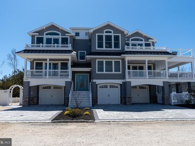 168 Long Beach Blvd E