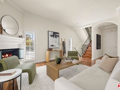 1804 S Barrington Ave APT A