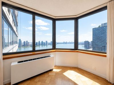 415 E 37th St APT 35D