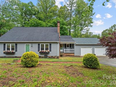 1014 Bramblewood Ct NE