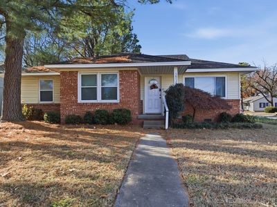 3802 S Knoxville Ave