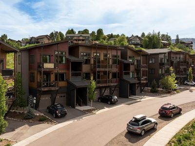 320 Fox Springs Cir #302