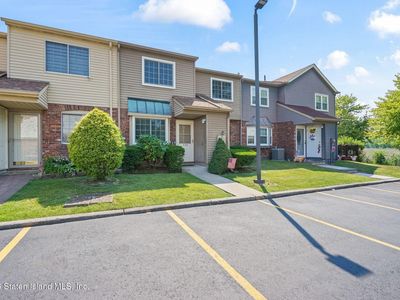 32 E Franklin Ln
