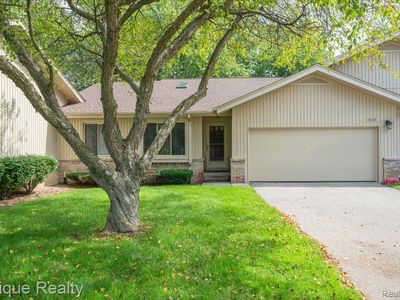 1925 Country Ln
