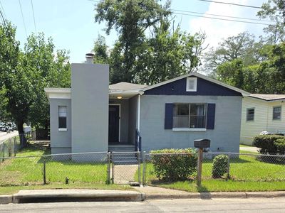 2001 Daisy St