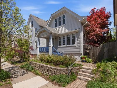 2412 N Dousman STREET