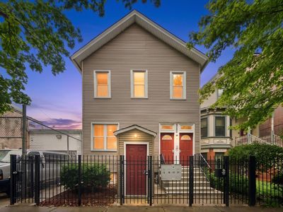 3208 N Seminary Ave