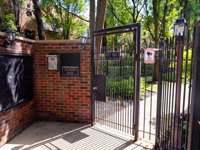 1021 E 46th St APT 2N