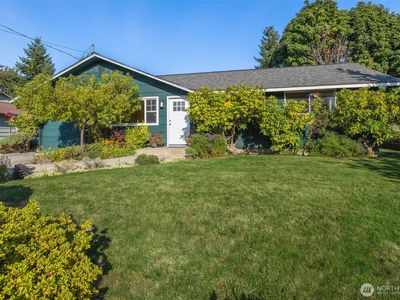 1300 Queen Avenue NE