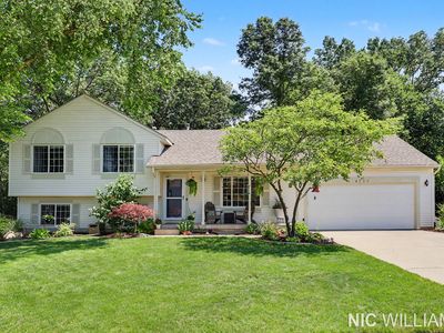 4700 Paramount Dr NE