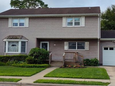 46 Margaret Drive E