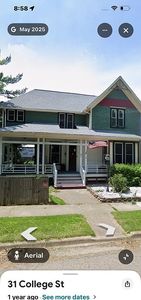 31 College St