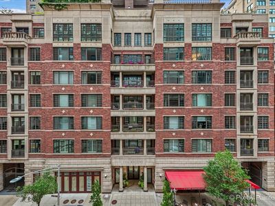 190 E Walton Pl APT 603