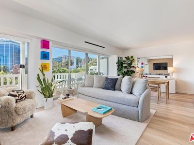 999 N Doheny Dr APT 601