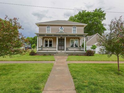 1202 Main St