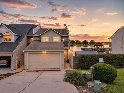 1234 Lake View Dr