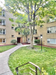6146 N Damen Ave APT Gh