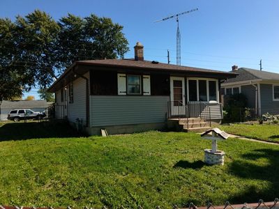 1601 Roosevelt AVENUE