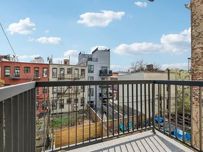 220 Schaefer St #3B