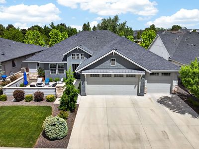 3816 E Fratello St