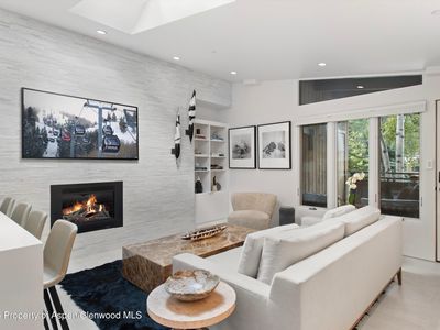 611 S West End St APT 5