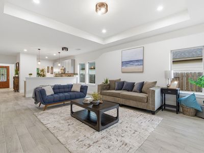 1105 W Lyle St