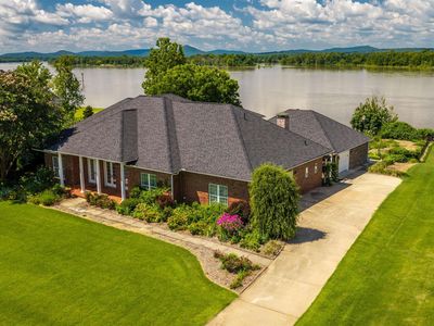 3 River Road Dr E