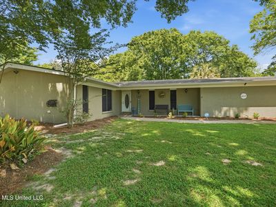 100 Crimson Ln