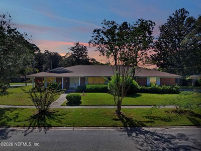 1207 JAMAICA Court