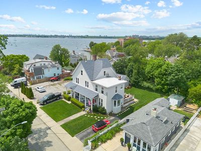 111 Rochelle St