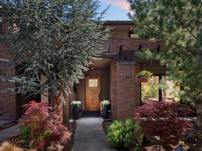2563 NW Crossing Dr