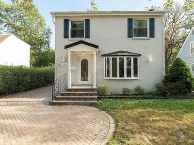Property at 919 Greenwood Ave, Deerfield, IL