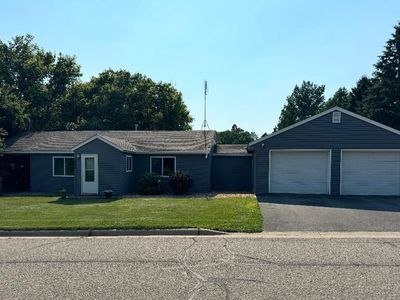 802 John St