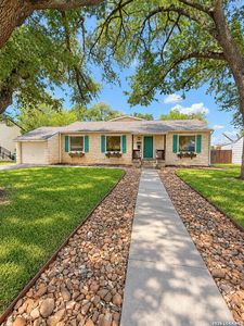 227 LARCHMONT DR