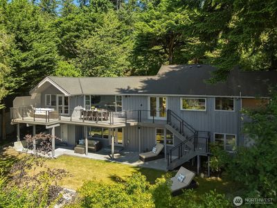 895 NW Elford Drive