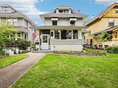 727 Grafton Ave