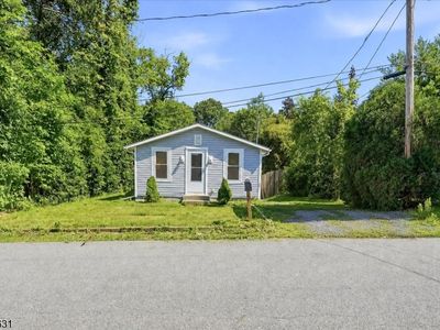 8 Madelyn Ave