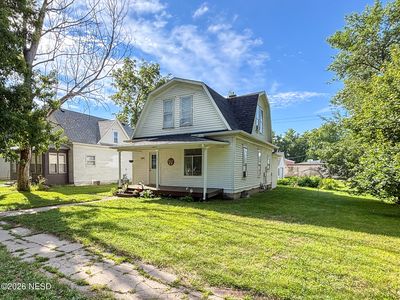 206 Pioneer Ave