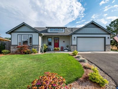 448 NW Coast Mountain Dr