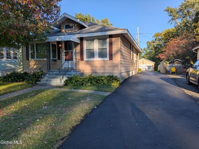 9 Lighthall Avenue