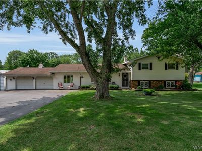 Property at 6925 Ridge Rd, Lockport, NY