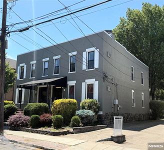 66-68 Edgewater Pl #A2