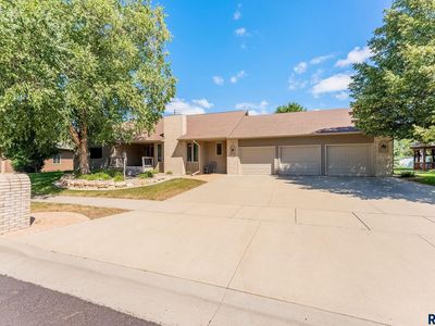 412 E Meadowlark Cir