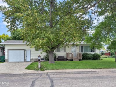 160 2nd Ave N