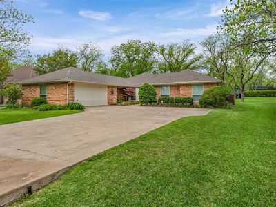 8902 Woodlawn Dr