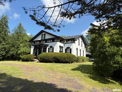 Property at 503 W Sheridan Rd, Petersburg, IL